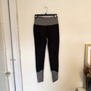 Alo Dove / Dark Grey Lounge Legging Small